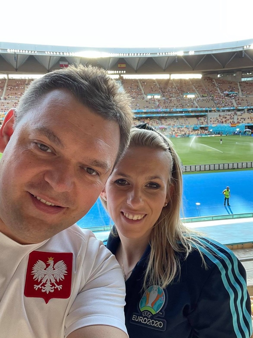 Kibice z Kielc wspierają dopingiem polską reprezentację na Euro 2020. Byli w Sewilli, w środę będą na meczu ze Szwecją [ZDJĘCIA]