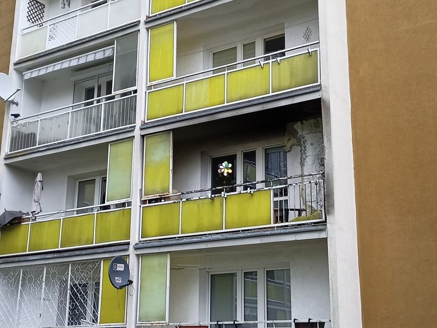 Balkon jednego z mieszkań na os. Chrobrego w Poznaniu został...