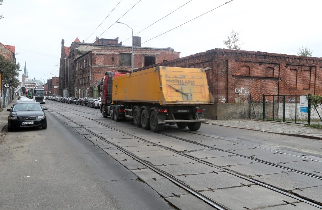 Dziś pytamy kandydatów na prezydenta naszego miasta o przyszłość i ich plany dotyczące jednej z najbardziej zaniedbanych ulic w Szczecinie, która wita gości przyjeżdżających do nas pociągiem.Zobacz także: Szczecin: Ulica Kolumba 15 lat temu i teraz. Nadal straszy