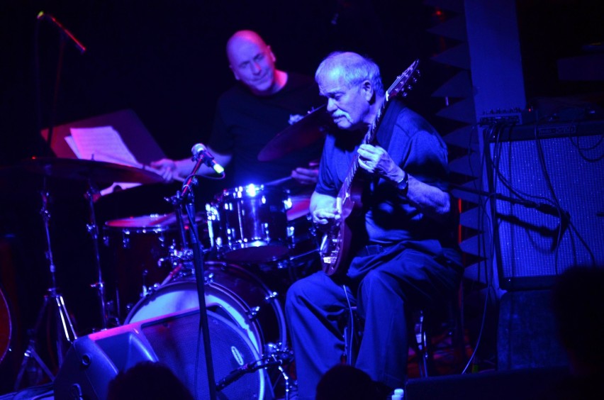 John Abercrombie w klubie Blue Note z perkusistą Joey'em...