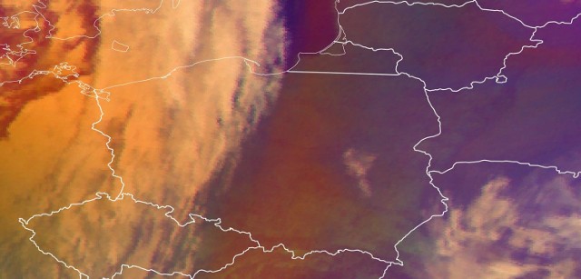 Zdjęcie satelitarne z godziny 17. Front atmosferyczny wkroczył do Polski od zachodu. Jest już nad naszym regionem