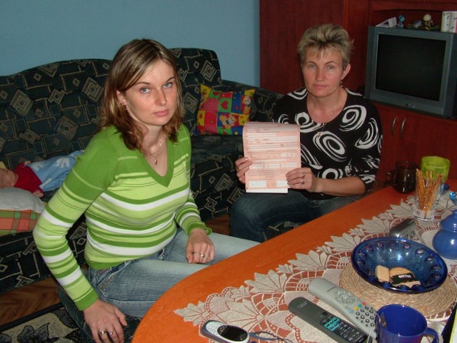 Po całym zamieszaniu na hasło &#8222;promocja&#8221; pani Grażyna (z prawej) z córką Moniką reagują bardzo impulsywnie. - Uspokoimy się dopiero, kiedy dostaniemy rachunek z TP SA - mówią.