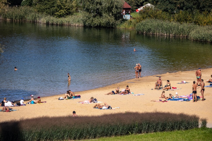 Kraków. Wielkie plażowanie. Bagry, Zalew Nowohucki, staw w Parku Lotników Polskich oblegane [ZDJĘCIA]