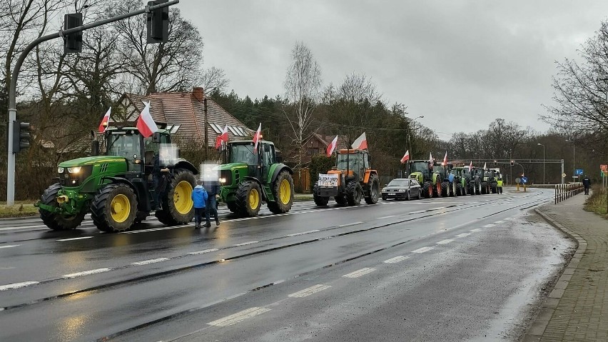 Rolnicy zapowiedzieli przedłużenie blokady, chcą protestować...