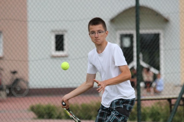 Najlepszy obecnie ostrołęcki tenisista wśród juniorów - Mateusz Matyczak.