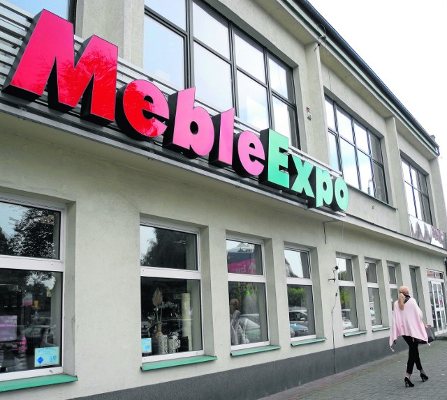 Salon Meble Expo mieści się przy placu Dąbrowskiego w Słupsku. Zajmuje ponad 1800 metrów kwadratowych