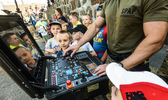 Dziś rozpoczął się IX Bydgoski Festiwal Nauki. Na uczestników czeka ponad 1000 różnych zajęć, warsztatów, wykładów. Impreza potrwa do niedzieli. Imprezy odbywają się w campusach uczelni organizujących festiwal: UKW, UTP, Collegium Medicum UMK, WSG i BSW oraz instytucji pozauczelnianych, które również uczestniczą w festiwalu. Z propozycji mogą skorzystać wszyscy zainteresowani nauką, bez względu na wiek. Do wyboru są zajęcia kreatywne dla najmłodszych, spotkania dla seniorów czy warsztaty dla młodzieży. Impreza potrwa do niedzieli. Zakończy ją wielki piknik rodzinny, który odbędzie się tego dnia na Wyspie Młyńskiej w godz. 12-18. Szczegółowy program BFN na stronie www.festiwalnauki.bydgoszcz.plPogoda na dzień + 2 kolejne dni (23 + 24-25.05.2018) [TVN Meteo/x-news]