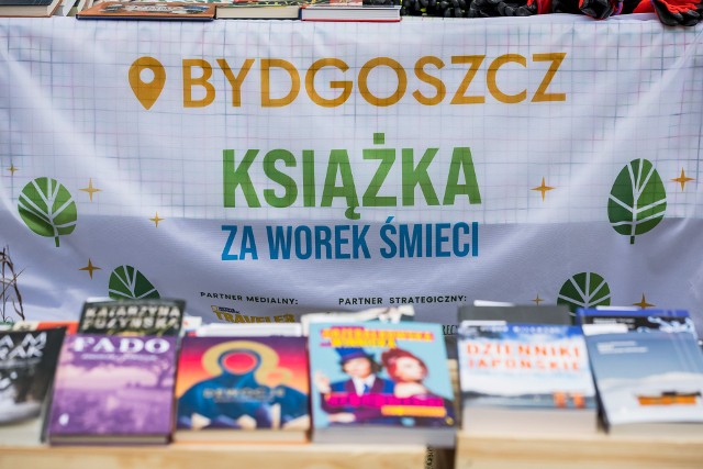 Przed nami kolejna edycja akcji "Książka za worek śmieci". W ubiegłym roku w Bydgoszczy 59 ochotników zebrało 190 worków śmieci, 44 opony i odpady wielkogabarytowe. W tym roku uczestnicy posprzątają tereny zielone przy ul. Jar Czynu Społecznego. Akcja rozpocznie się w sobotę, 16 września, o godz. 10.