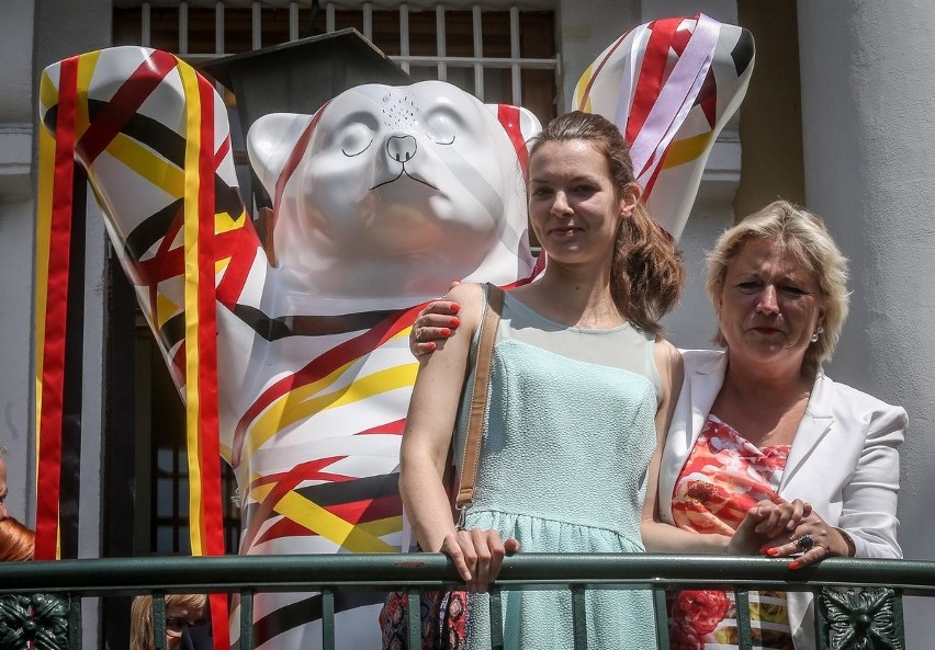 Odsłonięcia figury dokonała pani Cornelia Pieper, Konsul...