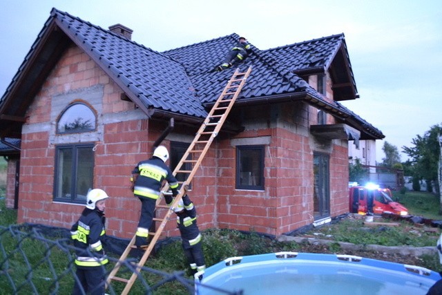 Burza w Gaszowicach. Wiatr zniszczył dachy w wielu domach