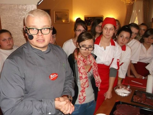 Znany kucharz Jurek Sobieniak uczył, jak przygotowywać dania kuchni polskiej