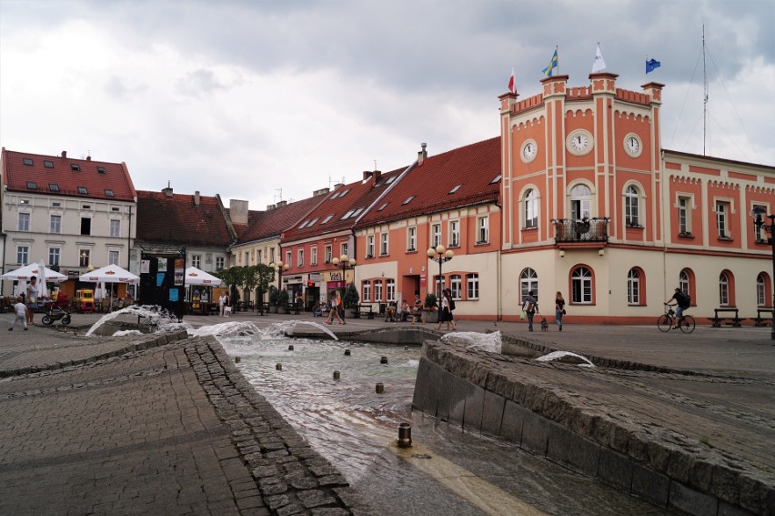 Mikołów: Kurtyna wodna i fontanna na rynku chłodzą mieszkańców ZDJĘCIA