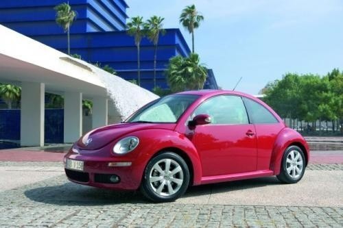 Fot. VW: Nadwozie VW New Beetle nawiązuje kształtem do...