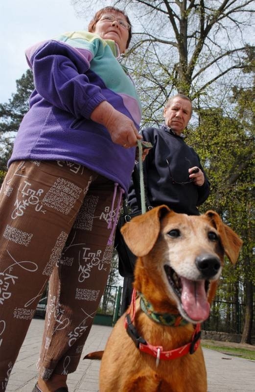 Janina i Jan Kowaleczko w wolnych chwilach uwielbiają przesiadywać w ogrodzie. Mają dwoje dzieci, czworo wnuków i jedną prawnuczkę