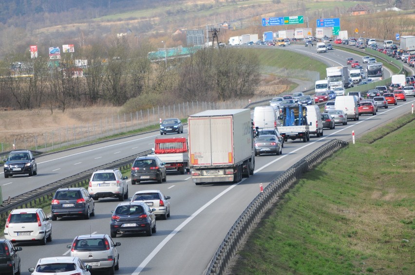 WIECZNIE ZAKORKOWANA AUTOSTRADOWA OBWODNICA KRAKOWA...