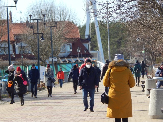 Pierwszy dzień wiosny w Ustce. Słoneczna pogoda zachęcała do spacerów