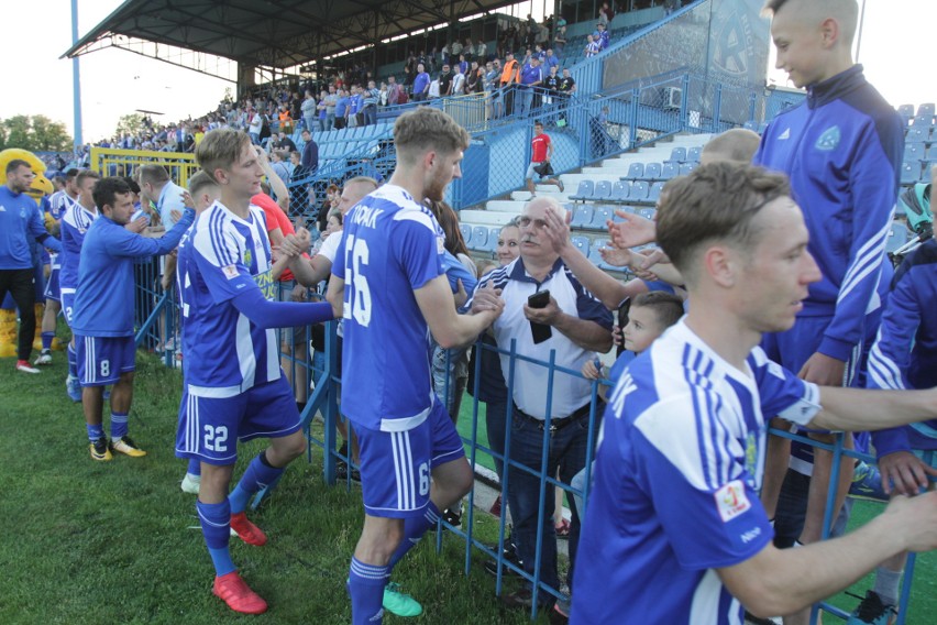 Ruch Chorzów - GKS Katowice 1:0. Tak cieszyli się kibice i piłkarze Niebieskich ZDJĘCIA