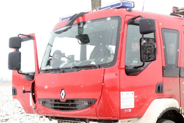 Na miejsce zdarzenia zostały wysłane cztery zastępy straży pożarnej.