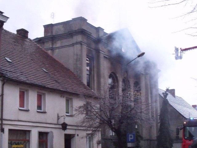 Pożar gasiło od rana 13 zastępów straży pożarnej