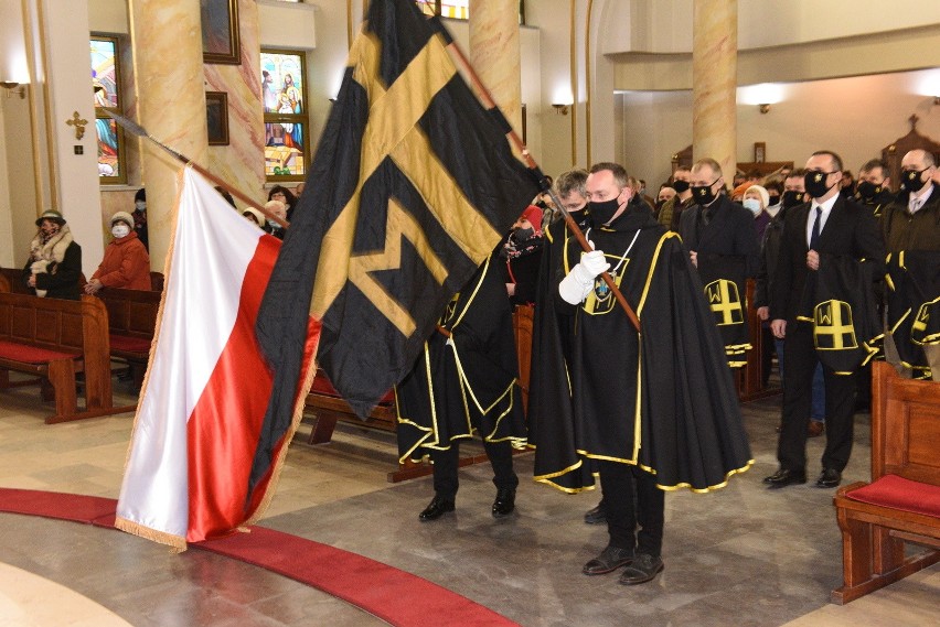 Zakon Rycerzy Jana Pawła II ma w Nowej Dębie swoją chorągiew. Było bardzo uroczyście. Znasz to stowarzyszenie? (ZDJĘCIA)