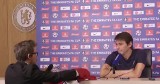 Antonio Conte ofiarą prankstera. Podczas konferencji próbowano wręczyć mu...