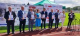 Trzy gminy powiatu jędrzejowskiego zostały partnerami Kampanii Społecznej Senior w Ruchu. Zobaczcie zdjęcia z inauguracji w Busku-Zdroju