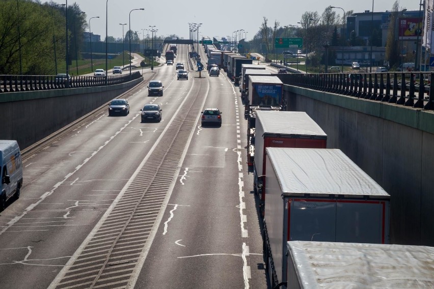 Budowa węzła drogowego w Porosłach. Zmiana w organizacji ruchu na przebudowywanym odcinku drogi krajowej nr 8