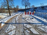 Zagadkowa rozbiórka i budowa mostku nad Liwą (droga Prabuty-Sypanica). Jak przebiega inwestycja? Starostwo niechętnie udziela informacji