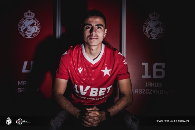 Aschraf El Mahdioui podpisał z Wisłą Kraków kontrakt do 30 czerwca 2024 roku. W najbliższych latach ma stać się czołową postacią drugiej linii drużyny z ul. Reymonta