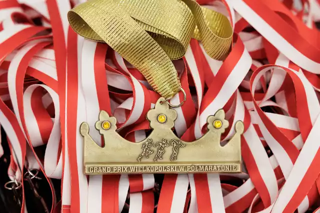 Korona Półmaratonów dzieli się na brązową, srebrną i złotą. Tę ostatnią posiada tylko siedmiu biegaczy