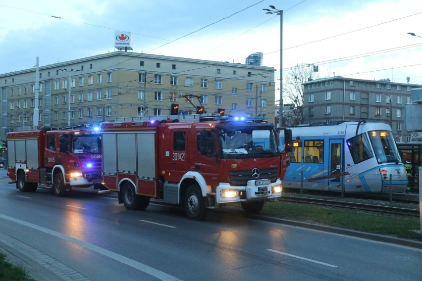 Wypadek na przystanku tramwajowym przy placu Legionów