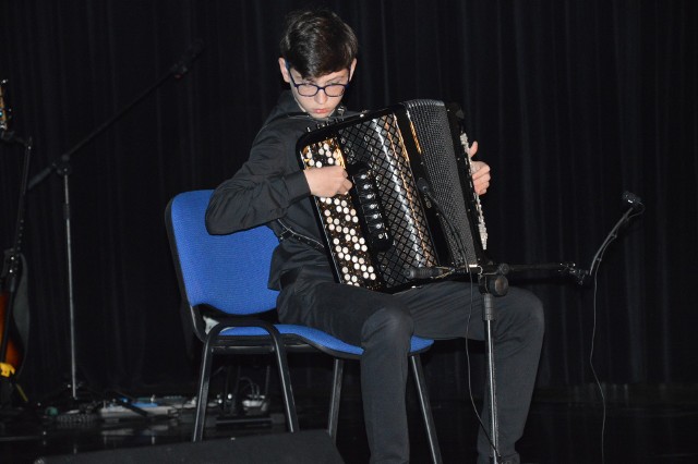 Victor Czuliński podczas występu na Festiwalu Fiesta Harmonica w Stalowej Woli
