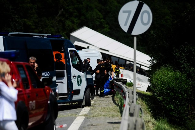 08.06.2018 tenczyn droga krajowa nr 7 zakopianka wypadek kolizja zderzenie autobus z dziecmi i ciezarowka tir , fot. wojciech matusik / polskapresse