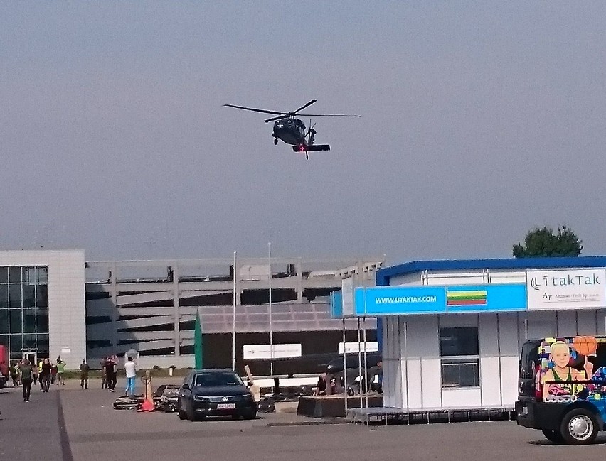 Śmigłowiec Black Hawk wylądował w Targach Kielce
