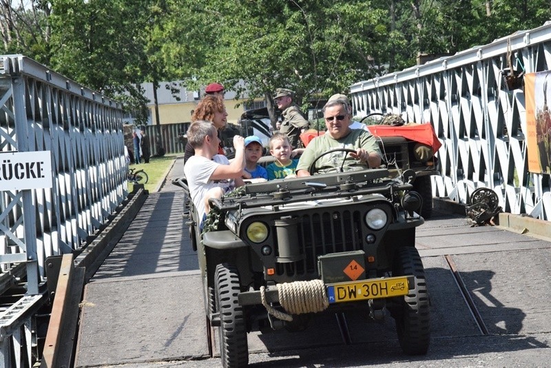 Rekon 2017. Grupy rekonstrukcji i sprzęt militarny we Wrocławiu