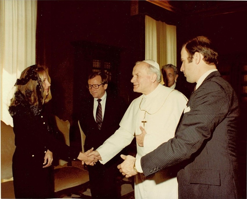 Spotkanie przyszłej pary prezydenckiej z Janem Pawłem II w...