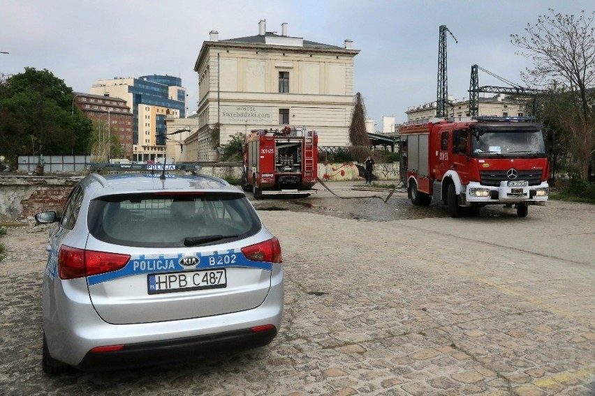 Pożar wagonu na Dworcu Świebodzkim we Wrocławiu.