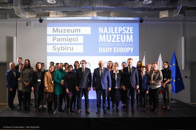 Pracownikom muzeum gratulacje złożył dziś (19 grudnia) prezydent Białegostoku Tadeusz Truskolaski.