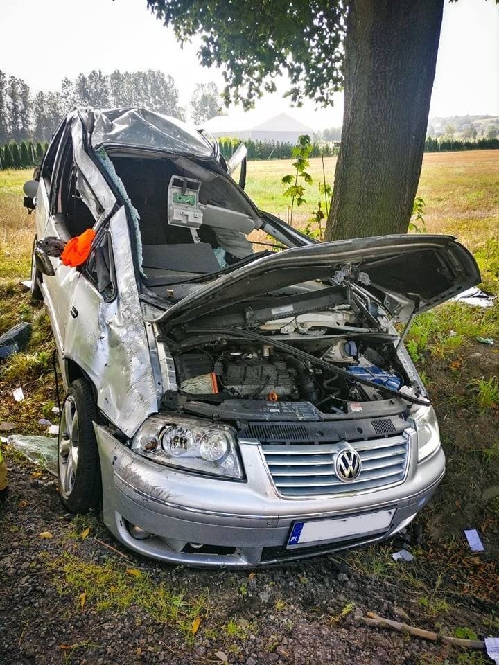 Groźny wypadek na DK 78 w Sączowie. Śmigłowiec LPR przetransportował jednego z kierowców do szpitala [ZDJĘCIA]