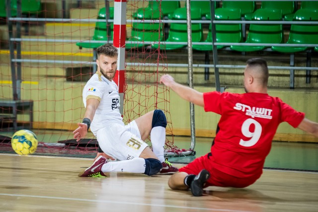 W "Immobile Łuczniczce" odbył się halowy turniej pn. Fabryka Sportu i Rekreacji Cup II. W imprezie wzięły udział amatorskie zespoły piłkarskie. Przy okazji futbolowych zmagań zbierano pampersy dla maluchów z okna życia oraz sprzęt sportowy dla podopiecznych domu dziecka.EMOCJI NIE BRAKOWAŁO. ZOBACZ GALERIĘ ZDJĘĆ >>>>>> 