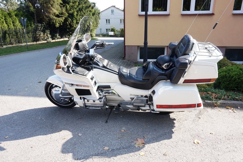 Kilkadziesiąt starodawnych samochodów i motocykli. W Raniżowie odbył się Zlot Pojazdów Zabytkowych [ZDJĘCIA]