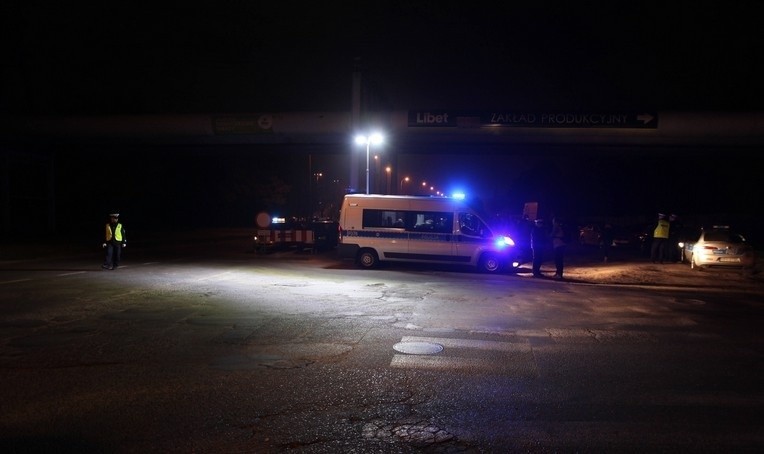 Wypadek przed łódzkim cmentarzem. Tir potrącił policjanta [zdjęcia]