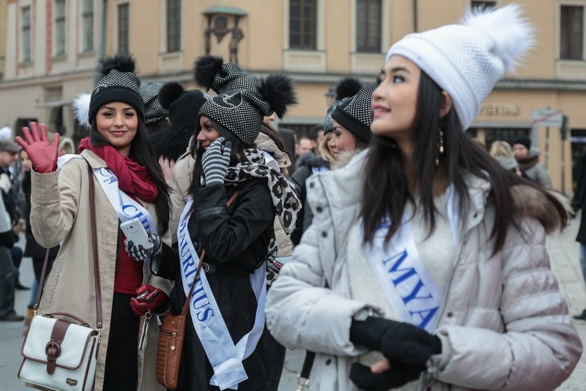 Piękne kandydatki na Miss Supranational zwiedzają Kraków