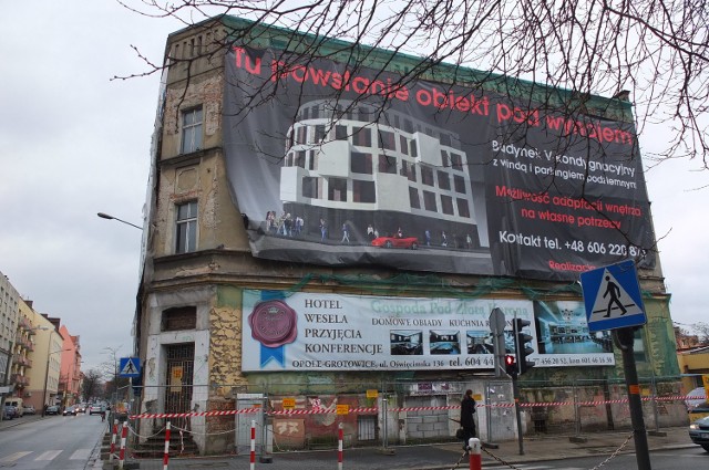 Kamienica na rogu ulicy 1-Maja i Katowickiej niebawem zniknie.