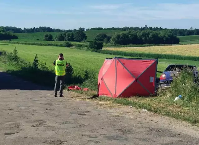 Jodeliszki - Krasnowo. Wypadek śmiertelny w powiecie sejneńskim. Kierowca zginął po dachowaniu