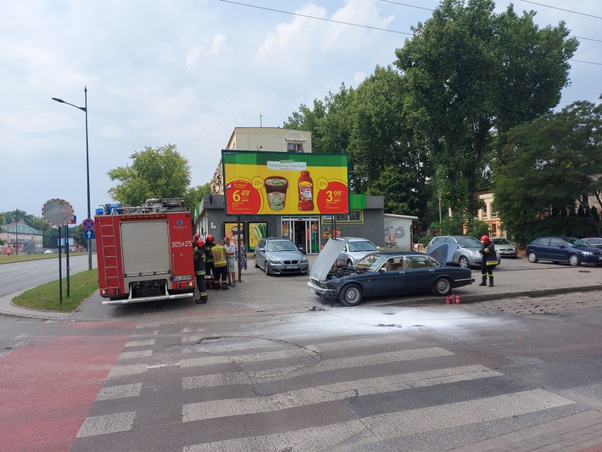 Pożar zauważono kilkanaście minut przed godz. 14. W pobliżu...