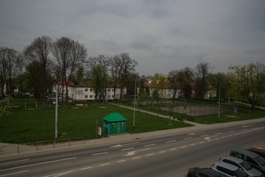 teren gdzie może stanąć COI przy Centralnej