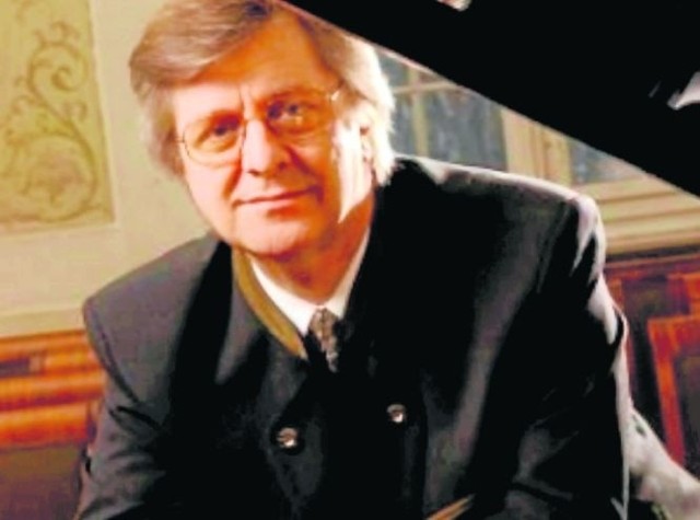 Piotr Paleczny należy do grona najwybitniejszych pianistów polskich.