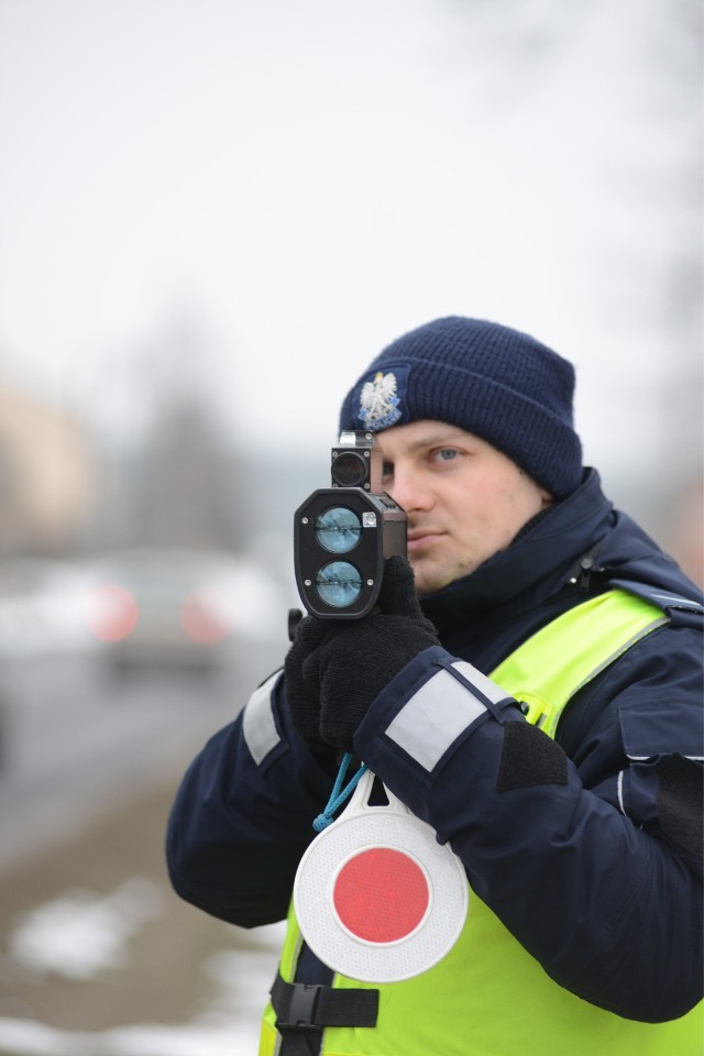 Oto kilkanaście miejsc, gdzie najczęściej policjanci z przemyskiej drogówki "suszą kierowców" używając ręcznego miernika prędkości. Zobacz też: Nowa broń policjantów ruchu drogowego na Podkarpaciu. To laserowy miernik prędkości LTI 20/20 TruCAM