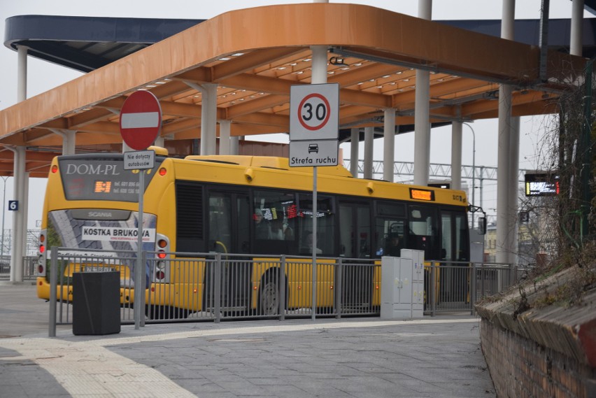 Stargard: Ruszyło centrum przesiadkowe. Pasażerowie MPK się gubią [ZDJĘCIA, WIDEO]